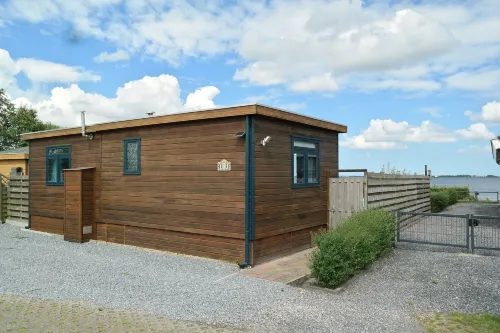 6 Pers. Holiday Home Aurora with Directly on the Lauwersmeer