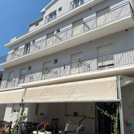Viale Lazzaro Papi Hoteles en Torre Pedrera