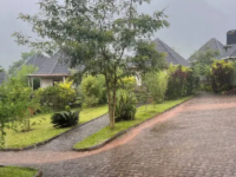 Rafiki Safari Lodge Bwindi Hotels in Kinkiizi