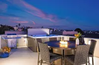 Sunset Serenity by Avantstay Rooftop w/ Hot Tub & Fire Pit, 3 Blocks to Beach!