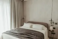 Pure Beachfront Villa with pool فنادق في سيثونيا