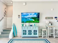 Luxury Beach Condo 5 Min Walk to Beach & Shops!