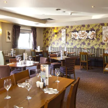 Premier Inn Plymouth (Sutton Harbour) Отели рядом с достопримечательностью «Торговый центр "Марш-Миллз"»
