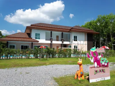 Pool House Lanska Hotels in Ron Phibun District
