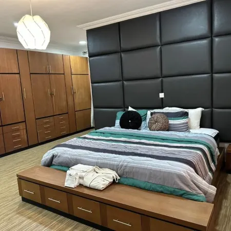 Nigus House Oniru