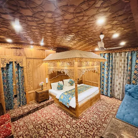 Sikandra Palace Group of Houseboats