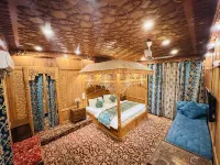 Sikandra Palace Group of Houseboats