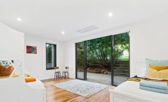 The Ocean s Edge   Luxury Entertainer with Views