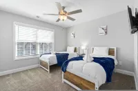 Sapphire Oasis A Luxurious Townhouse Retreat - balcony