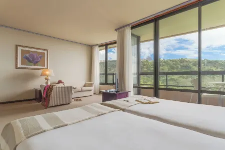 Pestana Bahia Praia Nature & Beach Resort Отели рядом с достопримечательностью «Marina de Vila Franca do Campo - Azores Islands»