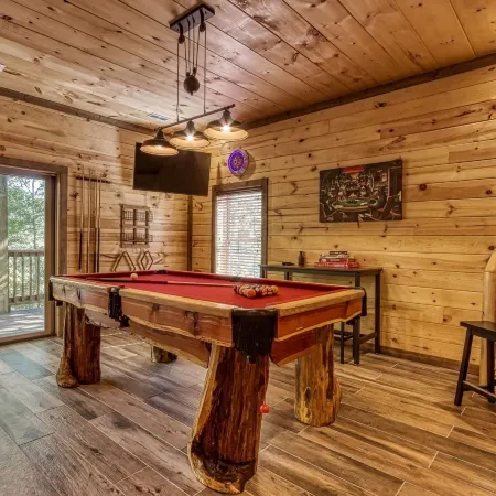 Ern822 - Smoky Oasis - Great Location, Private Indoor Heated Pool! Cabin