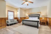 Alpine Mountain Lodge by AvantStay Sleeps 19 Luxury Cabin Game Room, Hot Tub Dollywood