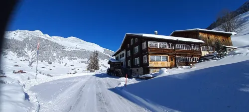 Gasthaus Bellawiese Hotels in Furna