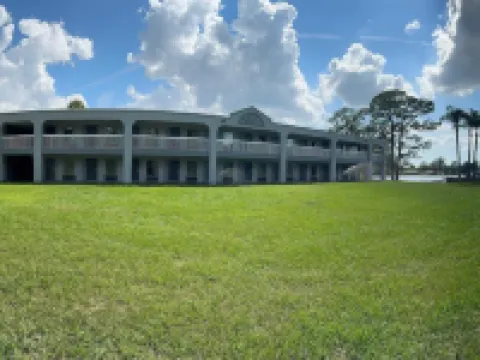 บัดเจ็ต อินน์ แซนฟอร์ด โรงแรมในแซนฟอร์ด