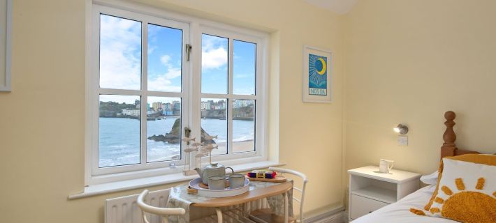 5 Sunny Cove - Direct Beach Access Sea Views Hotels in Tenby
