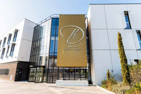 Hotel Dali Val d'Europe Tapestry Collection by Hilton