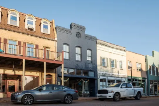 Charming Studio Overlooking Cobblestone Street - Cozy Retreat Hotels near St. Charles Historic District