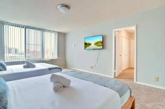 Modern Amenities and Cozy Atmosphere - Stylish Arlington Retreat