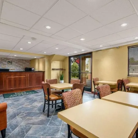 Hibiscus Inn & Suites