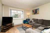 3 Bed House with Driveway