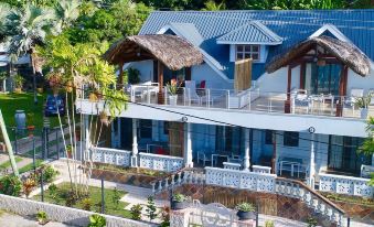 La Petite Maison and Sea Splash