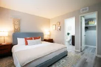 Explore Downtown Alhambra