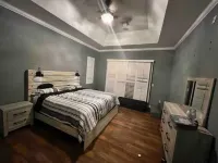 4-bedroom house in superb Port St. Lucie with WiFi, AC ALDI附近的飯店