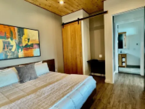 The Cove at Port Orford: King Salmon Suite Hotels in Port Orford