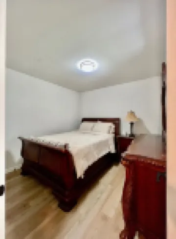 Beautiful lakeside retreat,close to SeaTac Airport,pet friendly,EV charging,WiFi