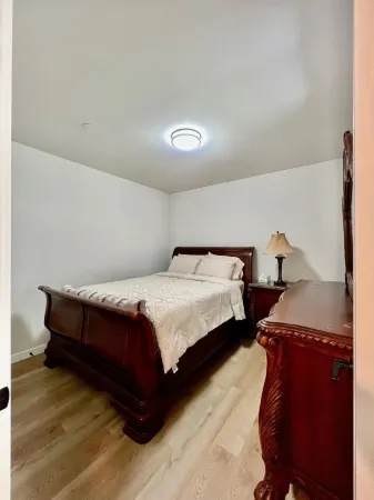 Beautiful lakeside retreat,close to SeaTac Airport,pet friendly,EV charging,WiFi Отели рядом с достопримечательностью «Рододендрон Спесис Ботаникал Гарден»