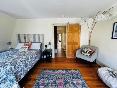 The Sanctuary: 3 Bedrooms, Easy Walking, +Parking! Hotel in zona The Salmon Hole on the Winooski River