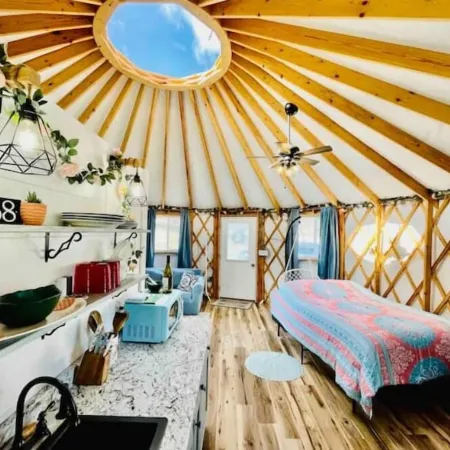 Unique Stay! Yurt with Mountain View, 1 min to Breweries & Hiking, 5 min to Lake