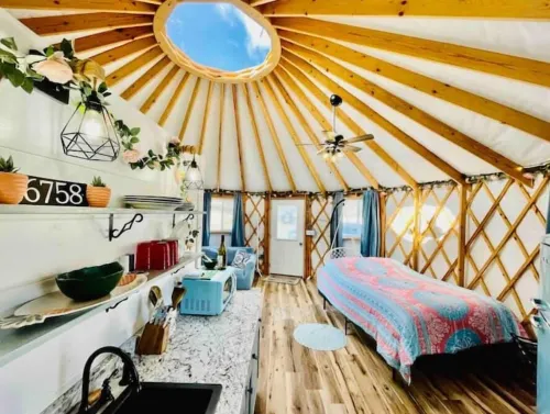Unique Stay! Yurt with Mountain View, 1 min to Breweries & Hiking, 5 min to Lake