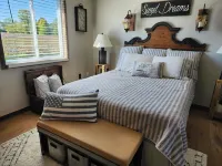 Tranquil Country Loft and backyard paradise in the rolling hills of Gambier, OH