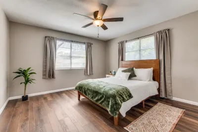 Farm House with an Amazing Pool in the desirable Western Hills in Temple TX Hotels near Target