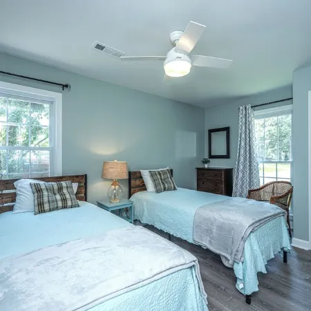 10 Mins to Sullivan's|Cozy Mt. P Ranch|Fenced Yar