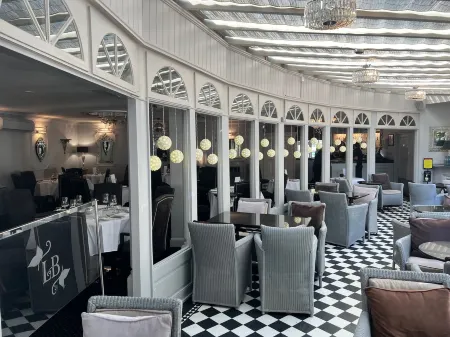 Lord Bute Hotel & Restaurant Отели в г. Бартон он Си