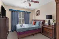Comfortable 4BR Getaway: Wifi & Parking Included