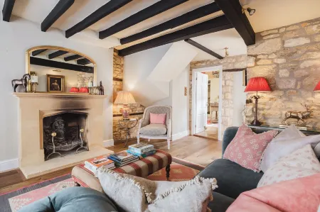 Hicks House - Beautiful Cottage in Leysbourne!