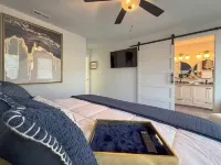 Amenity-Rich Oasis 3Bed/3 Ensuites, Patio, Grill, Firepit, Games: 5mins to Beach