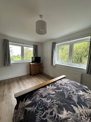 Cottage for 8 - ideally located between Glencoe and Fort William close to shore.