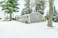 All Season Cottage on Manistee Lake