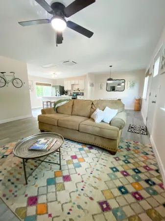 The Orchard House: Close to the Katy Trail, Truman Lake and Historic Downtown