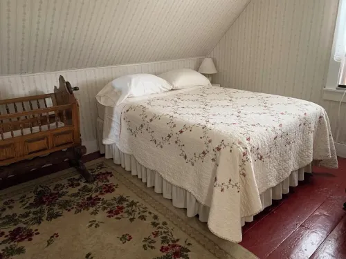 Charming farmhouse in Mariaville with AC and WiFi