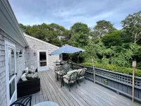 Perfect location! Minutes to beaches! Close to it all!