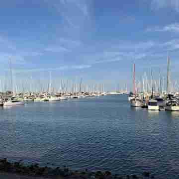 La Vie en Rose is 2 bedroom Home with Bay Views Others