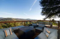 Hilltop Yosemite Retreat w/ Views, Hot Tub, Pool, Game Room, Close to Town