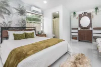 Sunset Retreat - Spacious 5-bedroom house with POOL in awesome Miami Hotels in Sunset