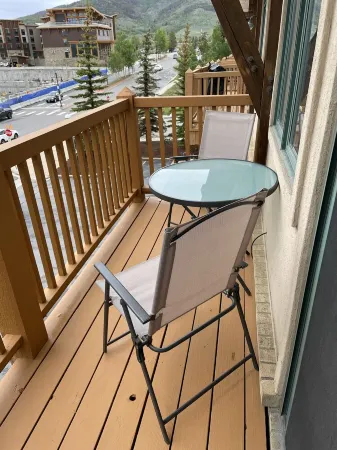 Quiet Top Floor Condo w/ Views. Walk to Dillon Marina & Amphitheater