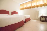 Apartments with pool surrounded by nature فنادق في توسکولانو-مادرنو